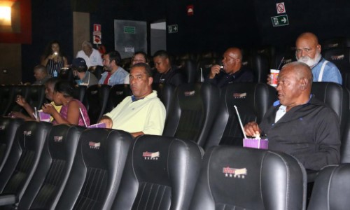 BM: Abrigo Municipal Pinguilim promove tarde no cinema para assistidos da unidade